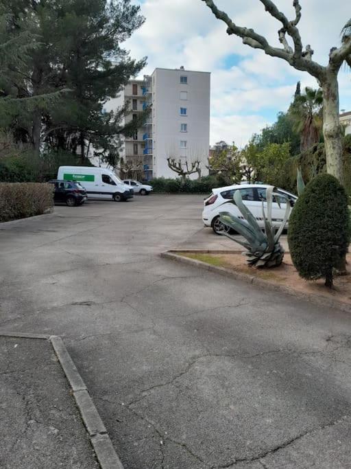 Charmant Studio Lumineux Avec Parking Prive Сен-Рафаэль Экстерьер фото